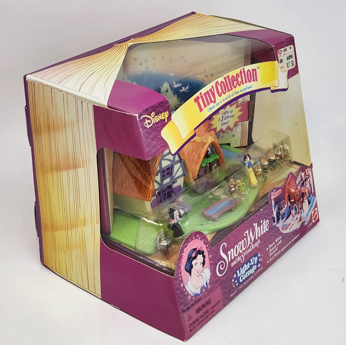 blancheneige2 Snow White and the Seven Dwarfs - Light Up Cottage