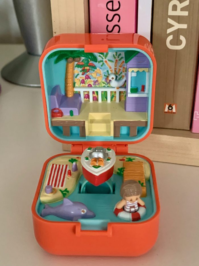 Little Lulu's Speadboat Ring and Ring Case